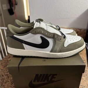 Jordan 1 Low "Medium Olive" size 11.5
